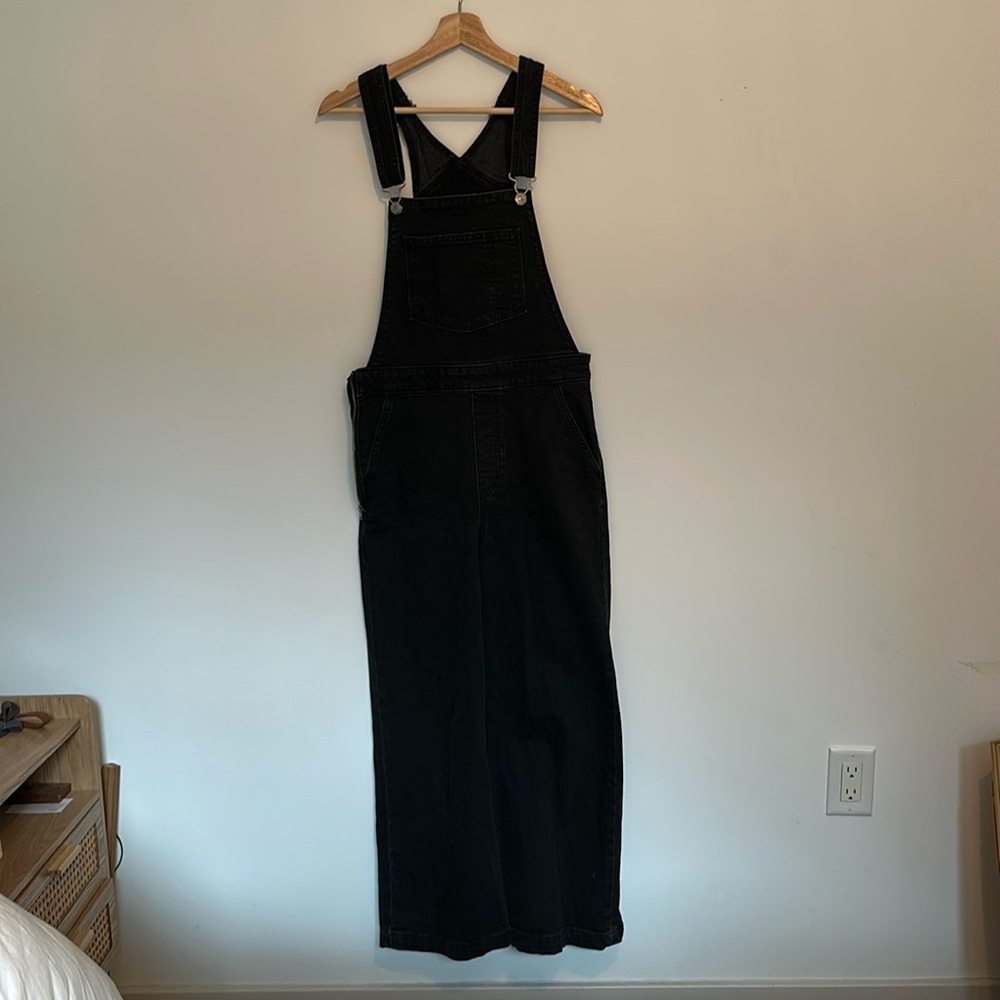 Women’s cropped wide leg Levi overalls